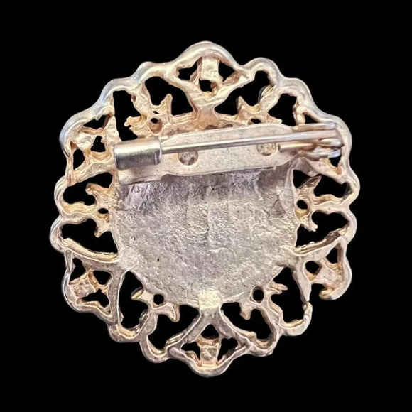 Vintage 1960s-1970s Black Enamel Faux Pearl Victorian Round Brooch Pin Gold Tone - Picture 2 of 2